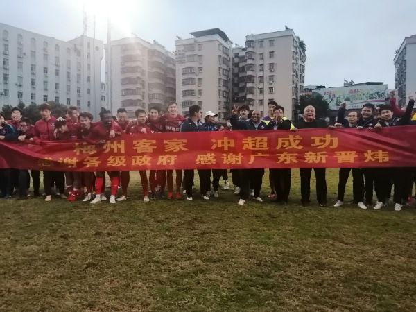 本期，我们特邀中国首位踏入F1学院赛场的女赛 《F1：狂飙飞车》曝预告 “60后”皮特热血狂飙！